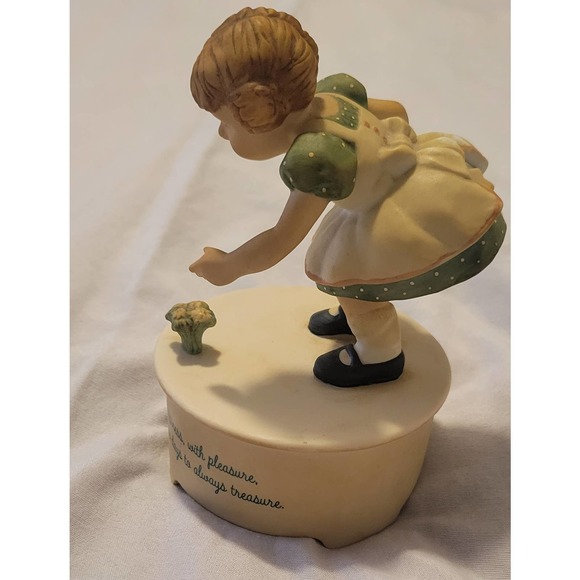 Vintage 1983 Hallmark Music Box - Picture 4 of 8